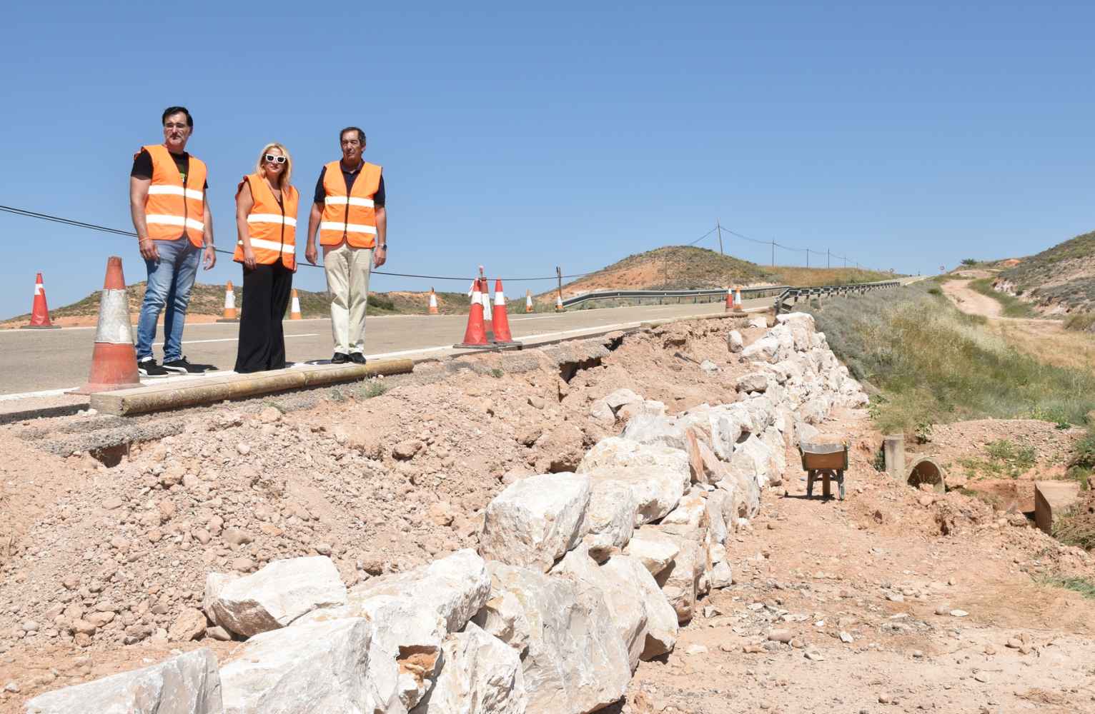 Reparación de carreteras dañadas por tormentas 