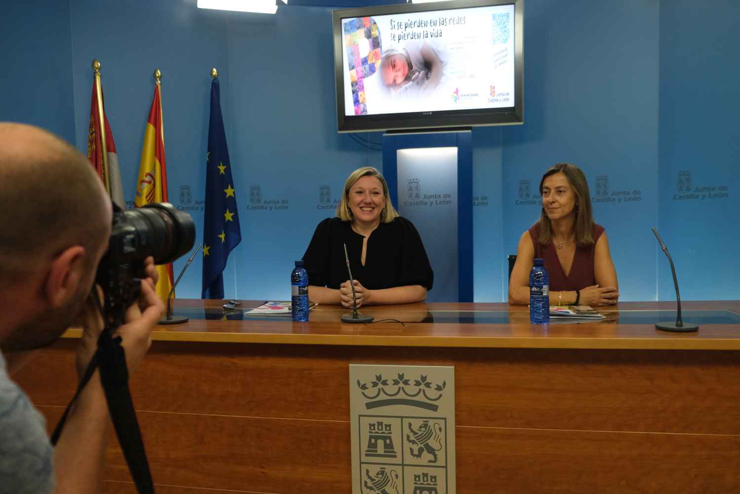 Campaña para prevenir adicción de jóvenes a redes sociales