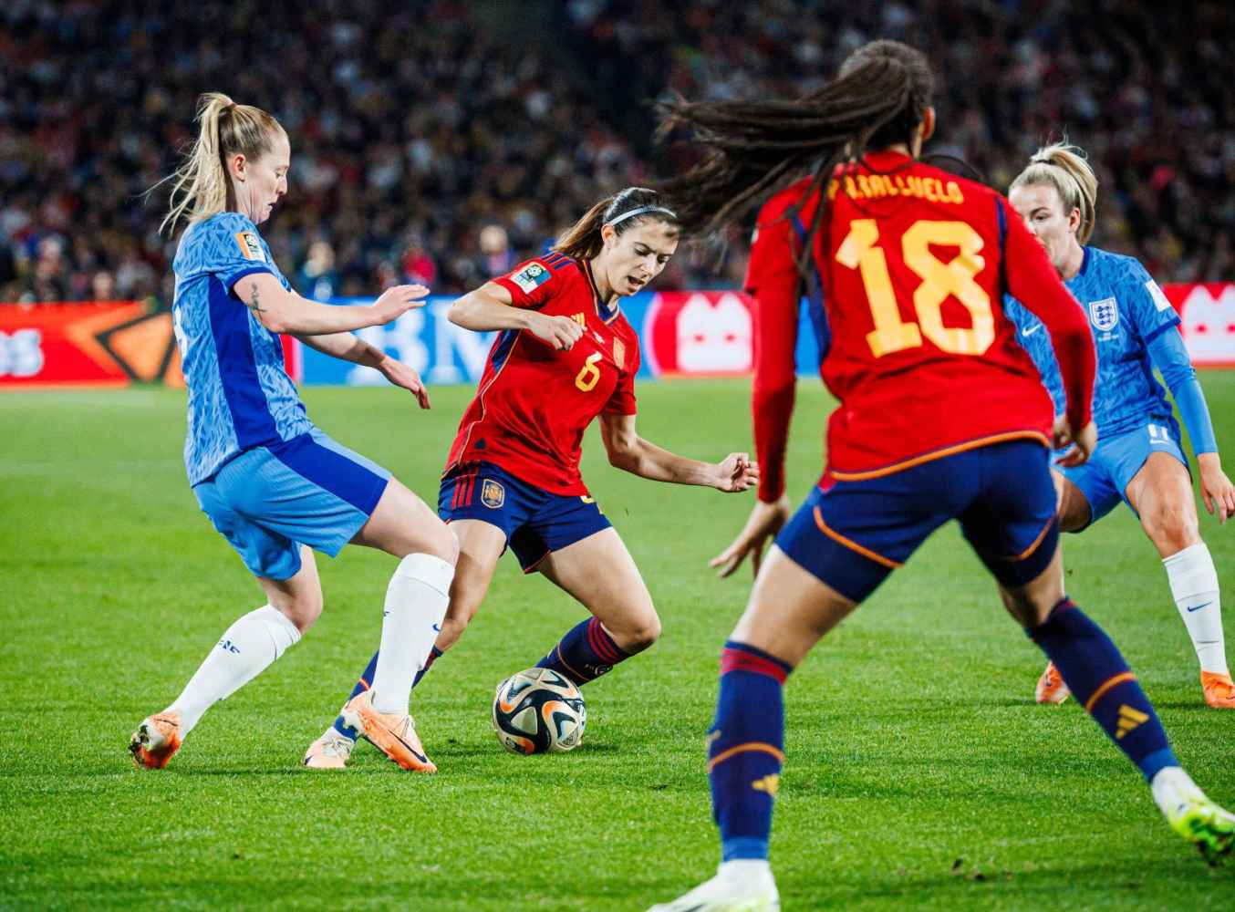 La selección femenina de fútbol toca el cielo La selección femenina de fútbol toca el cielo