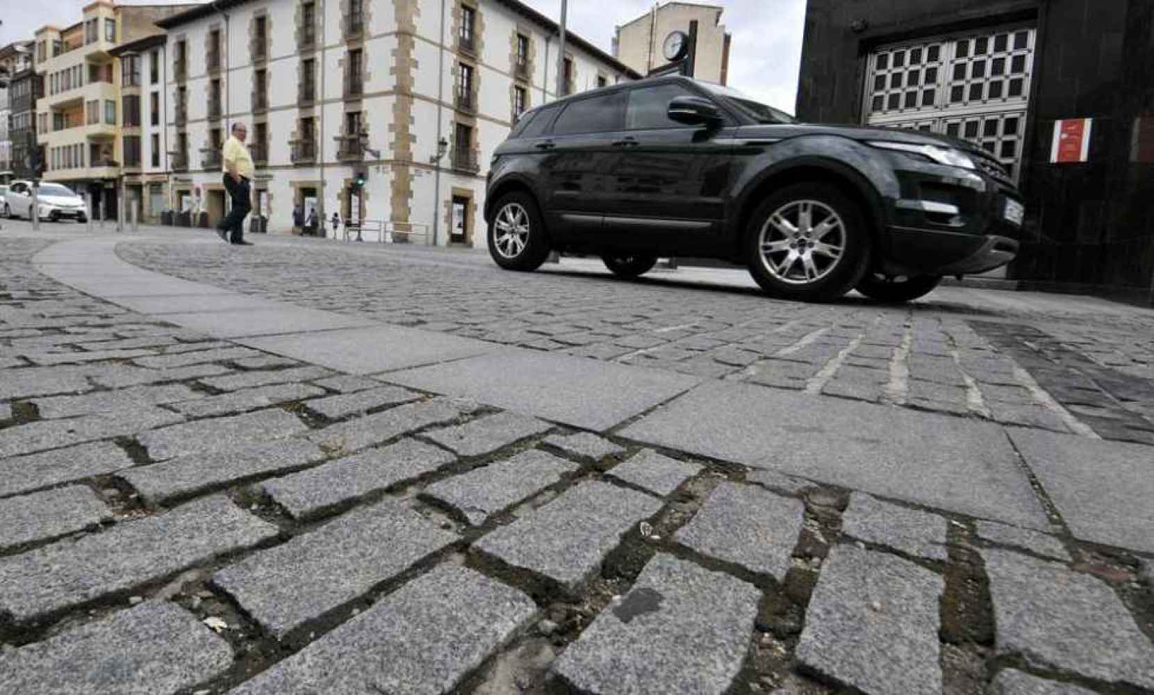 TRIBUNA / Adoquinando y "bicicleando", que es gerundio