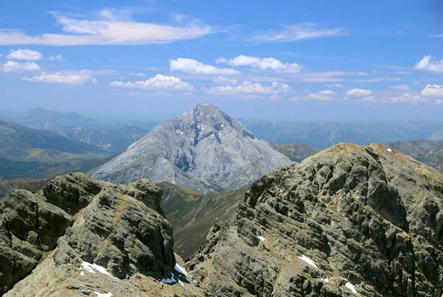 Rescatado montañero enriscado en Pico Espigüete Rescatado montañero enriscado en Pico Espigüete