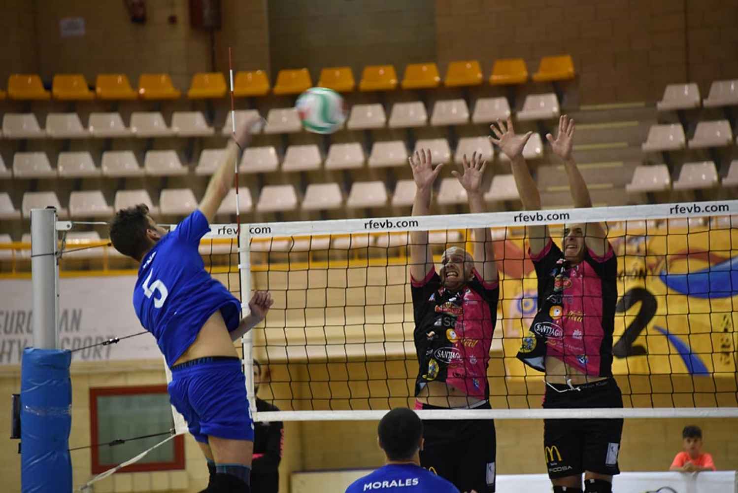 Primer triunfo del Sporting en Superliga 2 - fotos