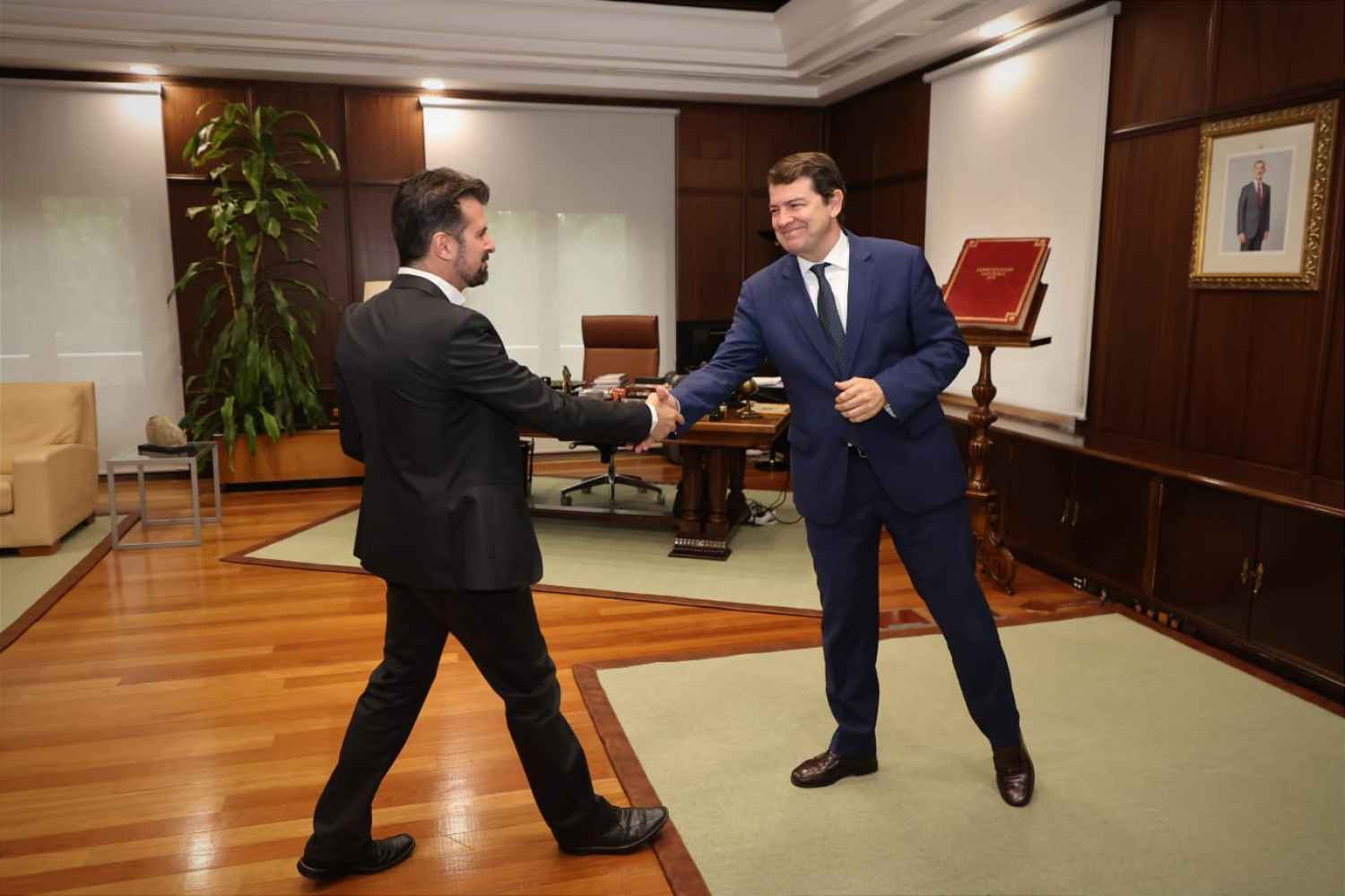 Tudanca: "Cumpla con lo pactado y rompa con Vox"