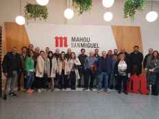 Los jóvenes empresarios conocen instalaciones de Mahou