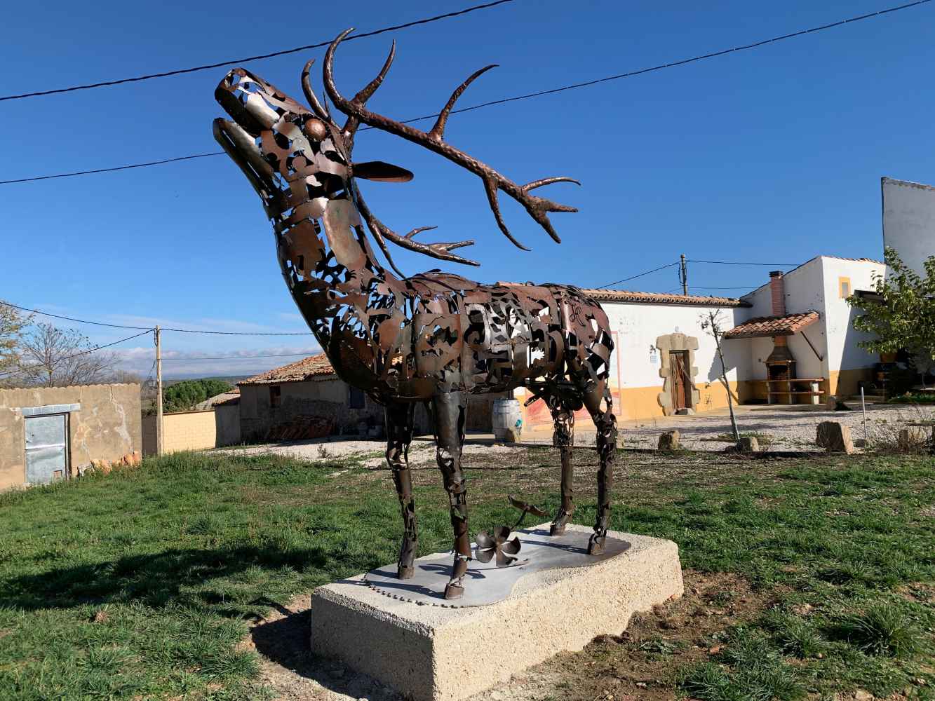 Una escultura de "Lejuss" para museo de Almarail