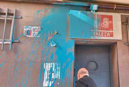 El PSOE pide a Mañueco que condena ataques a sedes socialistas