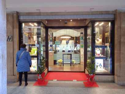El comercio estrena su decoración de Navidad