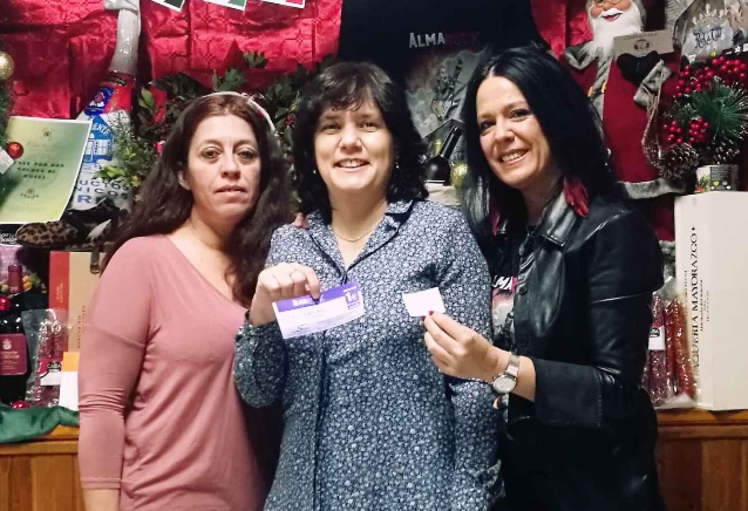 Ganadora de la cesta navideña del festival Almarock