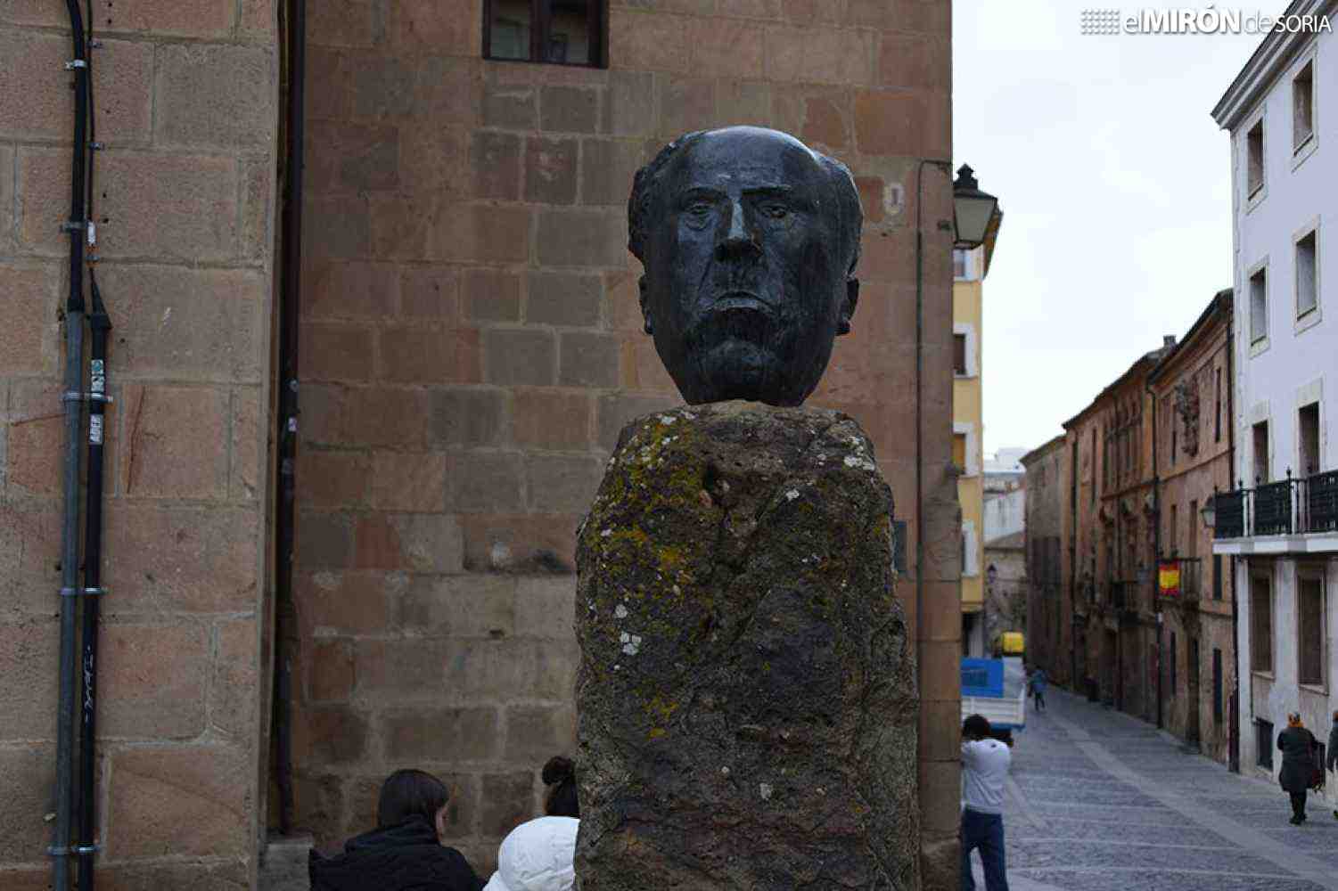 De cuando el escultor Pablo Serrano donó el busto de Antonio Machado