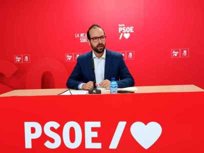 Ángel Hernández dimite de todos sus cargos políticos en PSOE