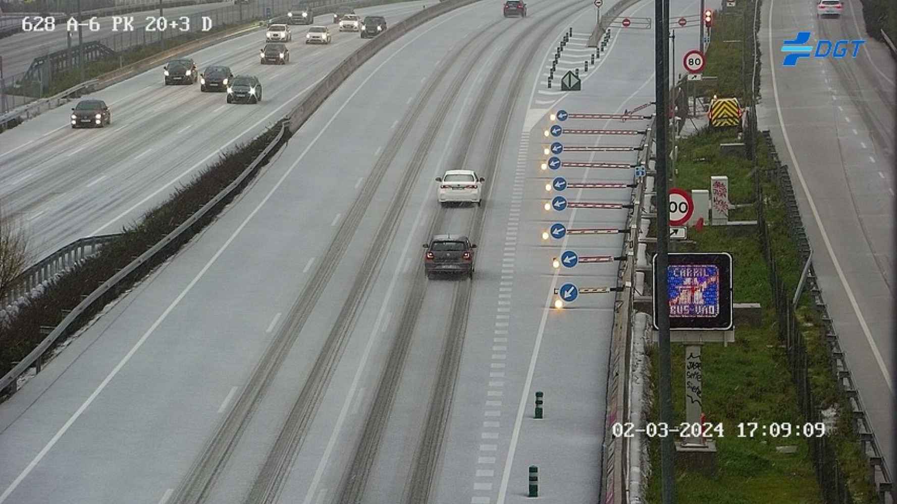 La nieve dificulta tráfico en tres autovias de Castilla y León