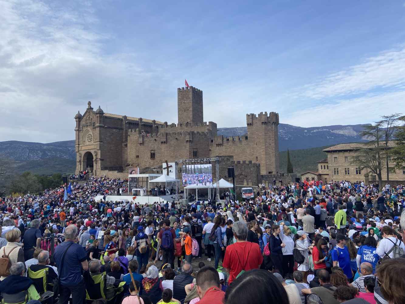 La Diócesis de Osma-Soria peregrina al Castillo de Javier