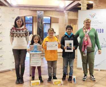 Almazán entrega premios de concurso infantil "Dibujos del Agua"