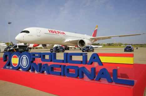 Iberia bautiza su último A350 Next con el nombre de “Bicentenario Policía Nacional”