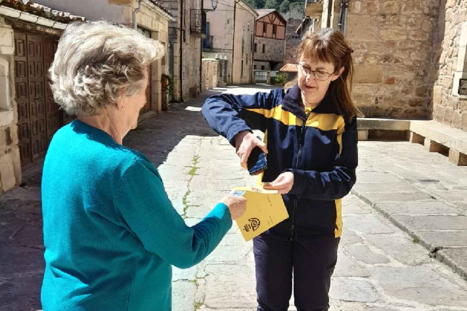 Los carteros realizaron casi 3.000 operaciones en 2024 en medio rural de Soria