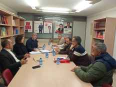 El PSOE repasa con UGT y CCOO 