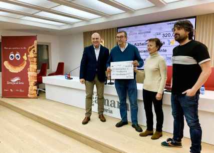 Torrezno de Soria entrega recaudación del Delantal Solidario a Alzheimer Soria