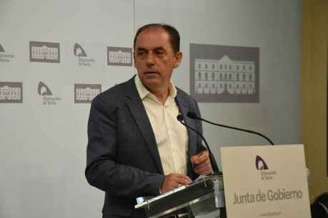 Serrano: "la decisión de Sánchez es fruto del marketing"