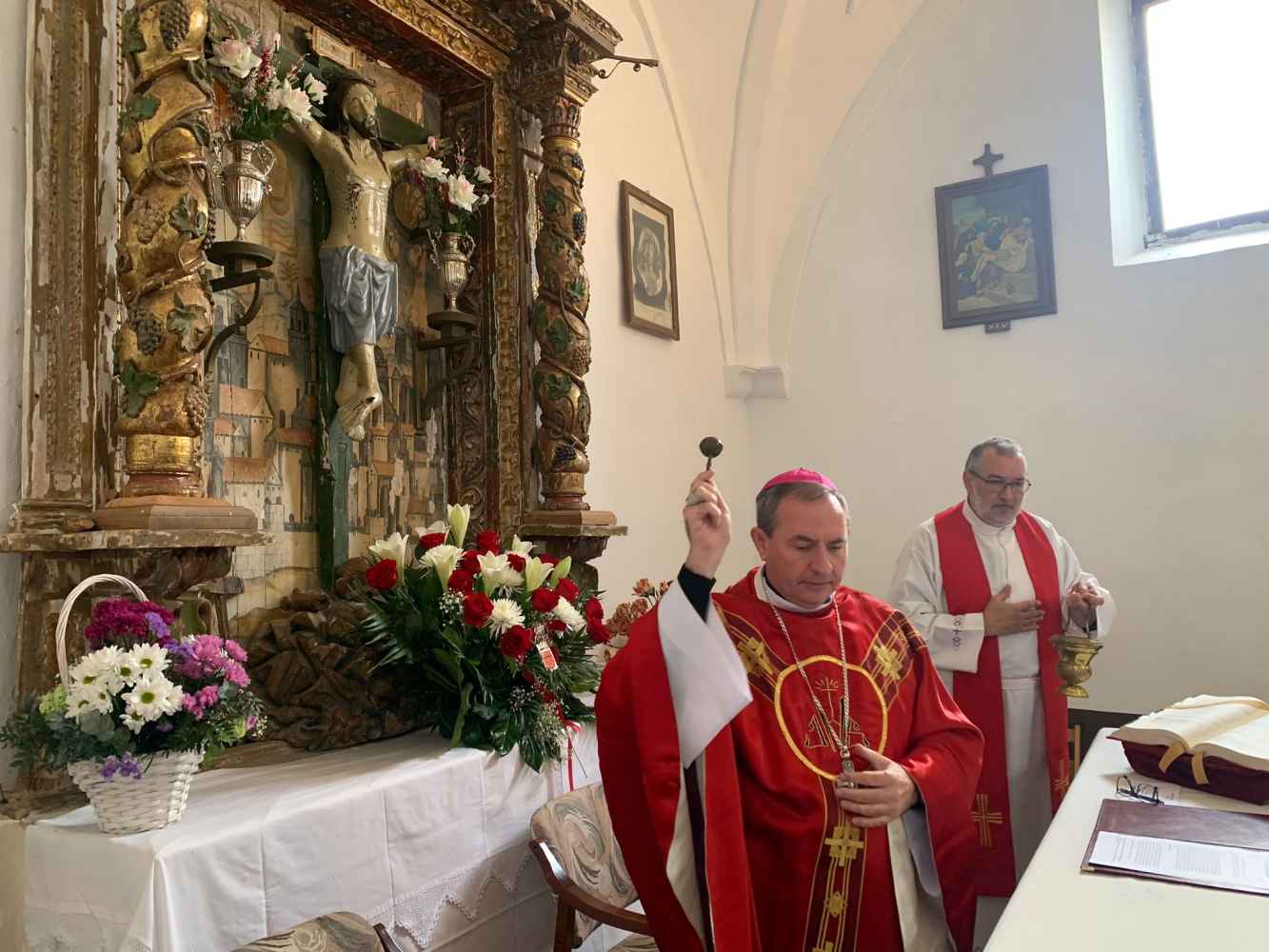 Bendecidas las obras de la ermita de Santa María de las Hoyas Bendecidas las obras de la ermita de Santa María de las Hoyas