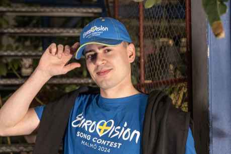 El Cine "El Pinar", de Tardelcuende, retransmite festival de Eurovisión 2024