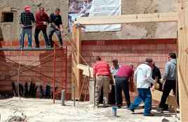 Manos a la obra: construyendo el refugio de Sarnago