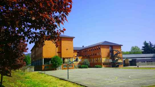 Once heridos, de ellos varios menores, por caída de escalera metálica en instituto de Ponferrada