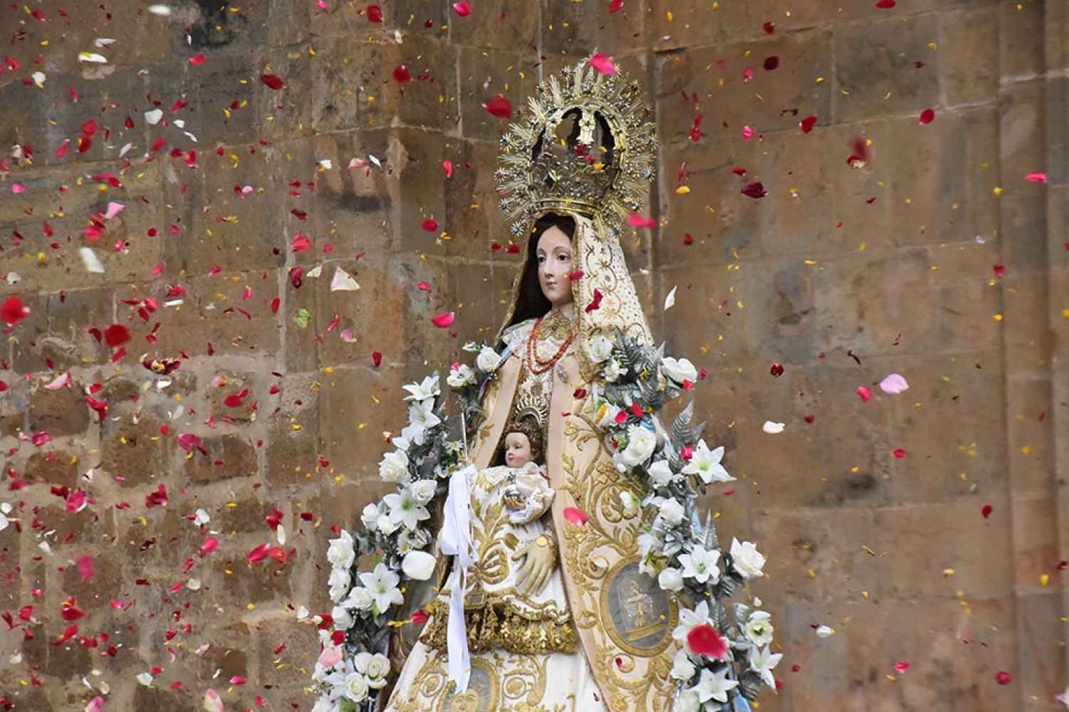 Ágreda honra a la Virgen de los Milagros - fotos