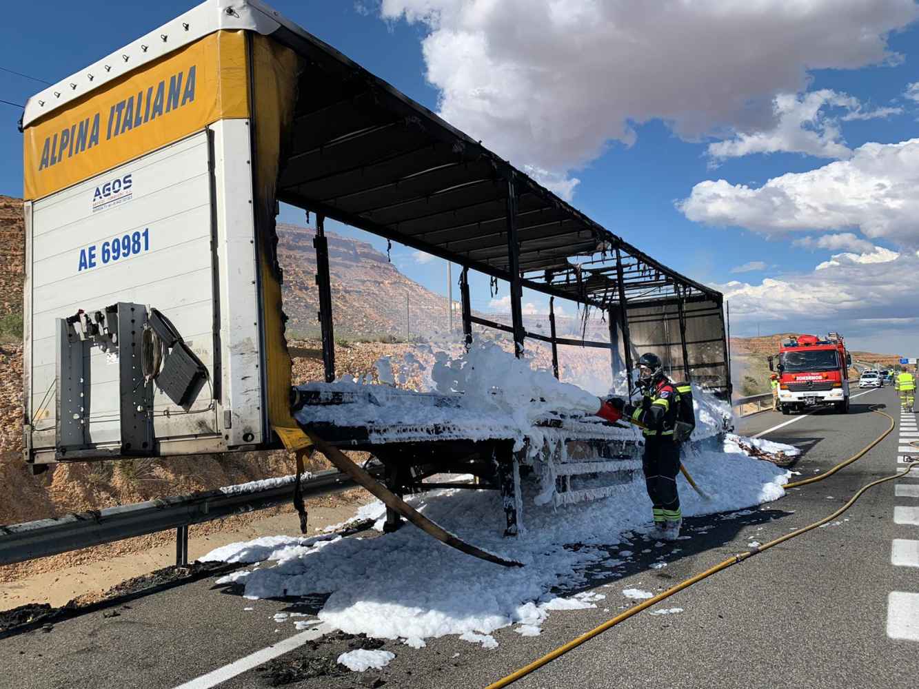 Se incendia un remolque en A-2 Se incendia un remolque en A-2