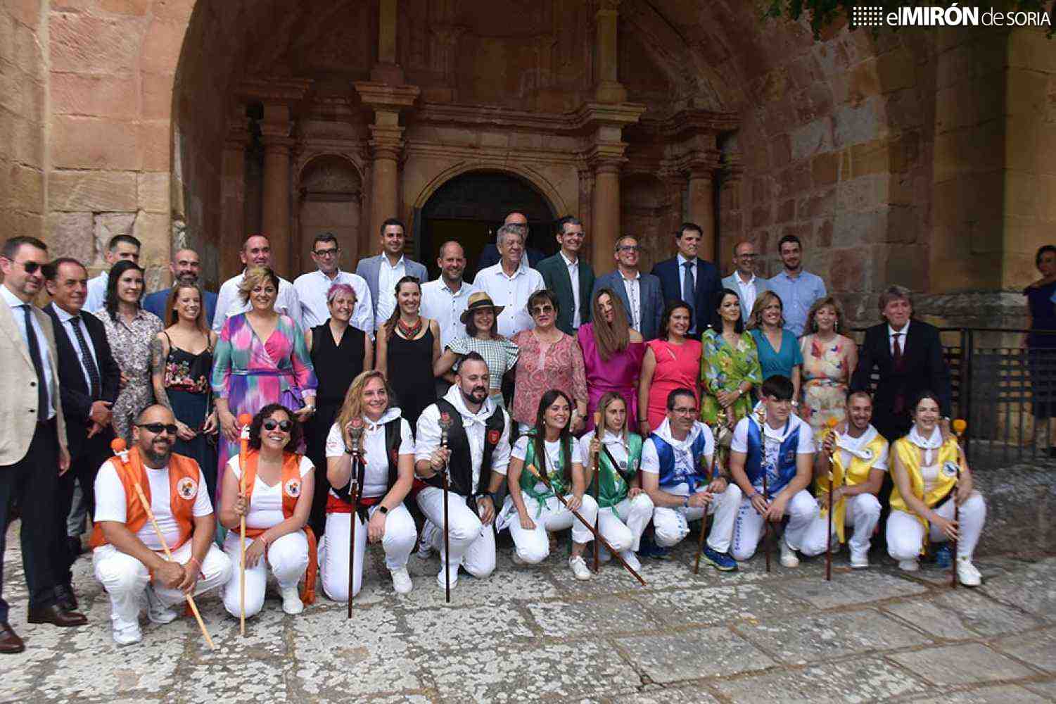 Diputación homenajea a jurados en inicio de fiestas de San Juan
