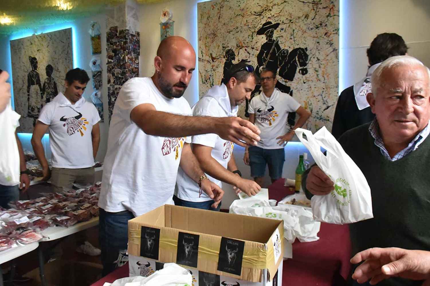 San Juan 2024: reparto de tajadas en Sábado Agés - fotos