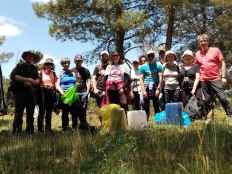 La asociación Gaya Nuño retira basuraleza en Tardelcuende
