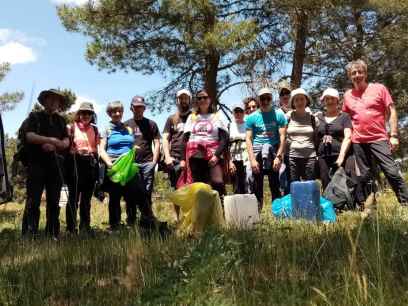 La asociación Gaya Nuño retira basuraleza en Tardelcuende