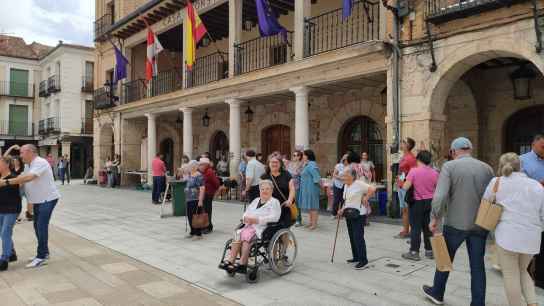 El Burgo celebra el "Mercadillo solidario de las buenas migas"