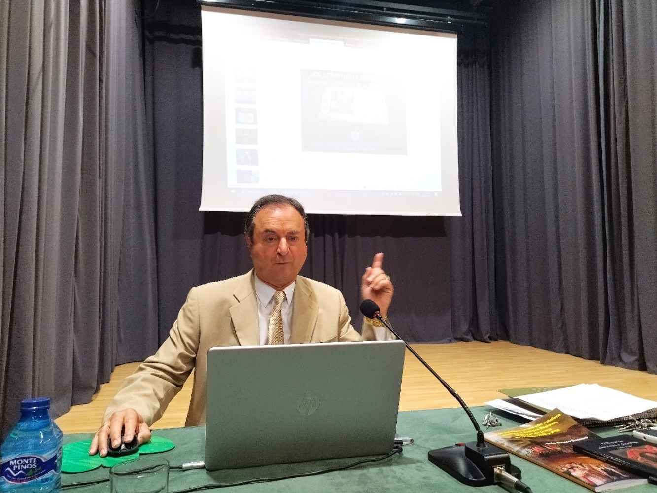 Alonso imparte conferencia “La influencia de Silos y del Islam en el románico de la diócesis de Osma” Alonso imparte conferencia “La influencia de Silos y del Islam en el románico de la diócesis de Osma”