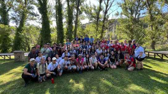 Un centenar de scouts limpian las márgenes del Duero en Soria