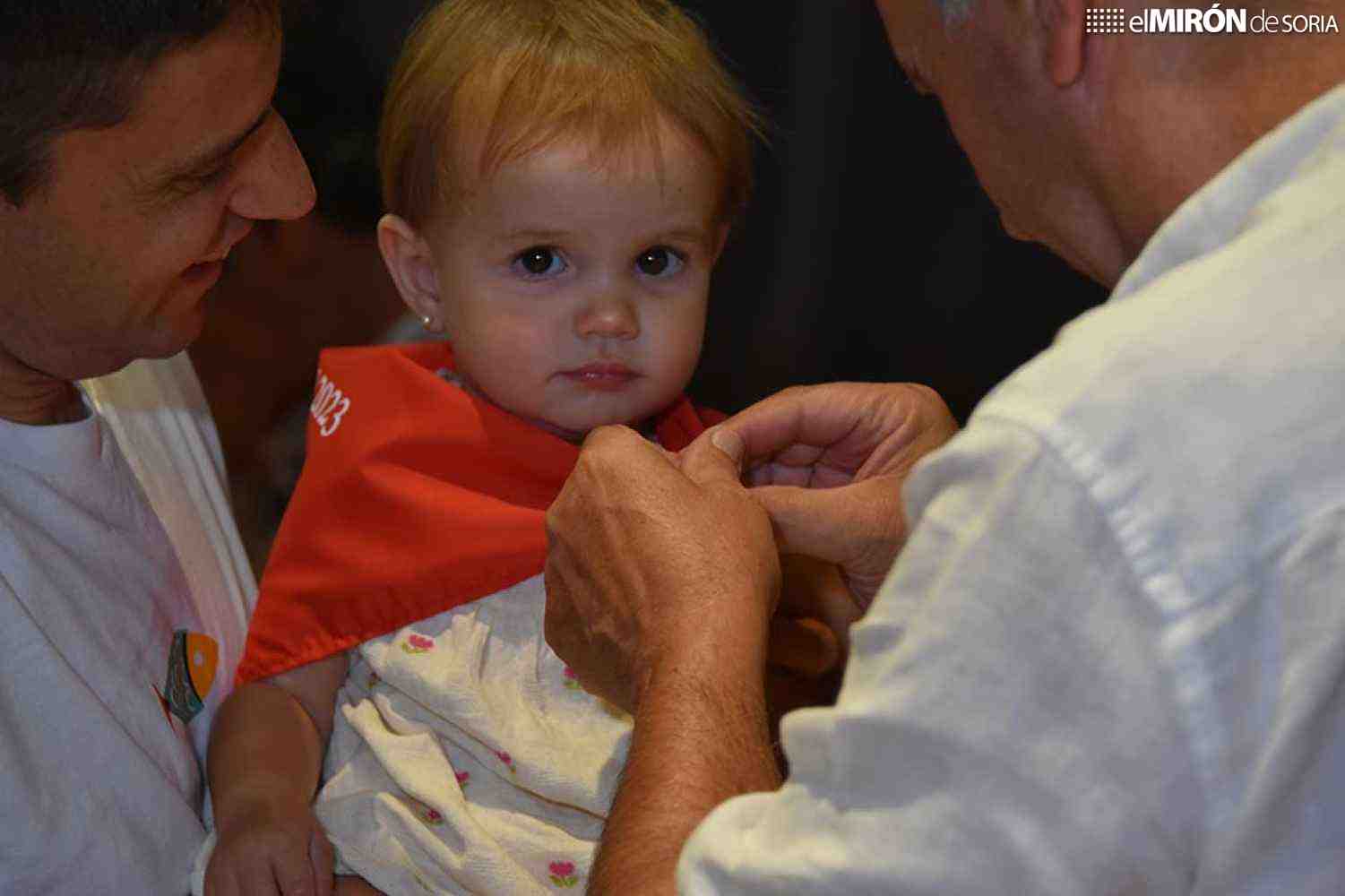 El Burgo de Osma entrega pañuelos de fiestas a sus niños de 2023