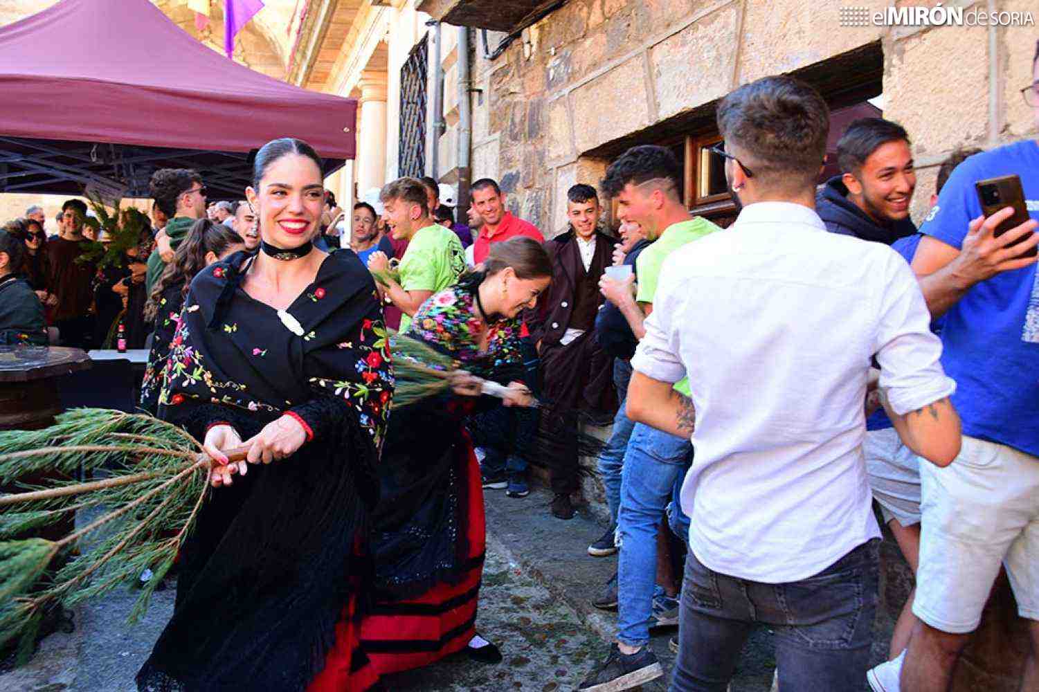 Más de trescientas mujeres dan vida a "La Pinochada" en Vinuesa