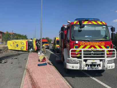 La colisión de turismo y ambulancia deja un fallecido y cinco personas heridas en Ávila