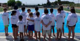 Los participantes de los Juegos Escolares se enfundan la camiseta 