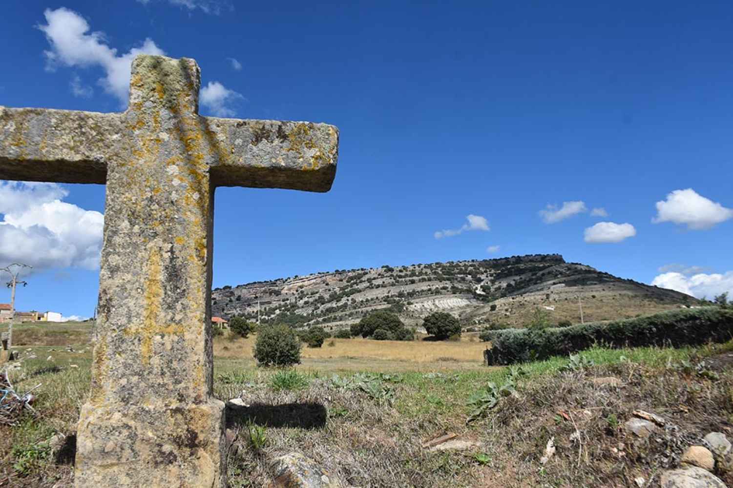 Fuentetoba, a los pies del pico Frentes 