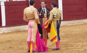 Pablo Atienza da una buena tarde el día de su alternativa