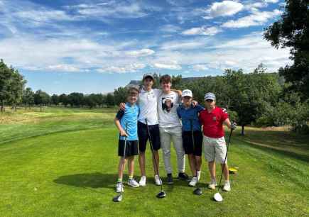 Una treintena de ñiños participa en Campamento de Verano de Golf Soria