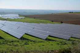 SOS Rural alerta de proliferación descontrolada de placas solares en tierra de cultivo 