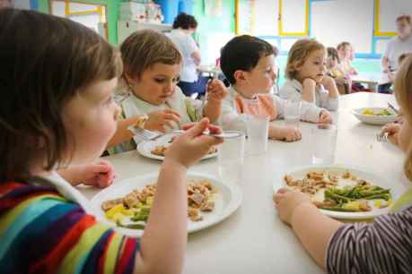 OCU advierte que la mitad de los menús escolares está muy desequilibrado