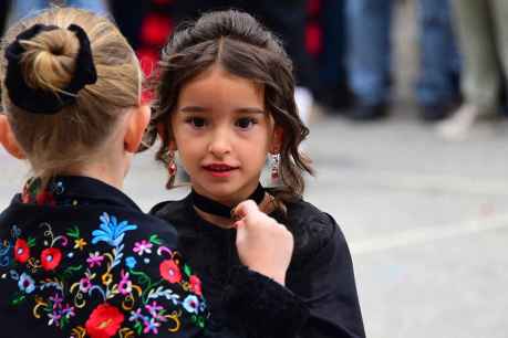 Duruelo de la Sierra baila la rueda en sus fiestas patronales