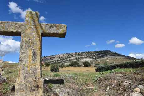 Fuentetoba, a los pies del pico Frentes 