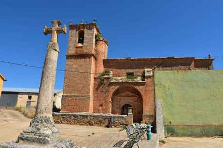 Momblona, piedra y adobe en tierras de Almazán