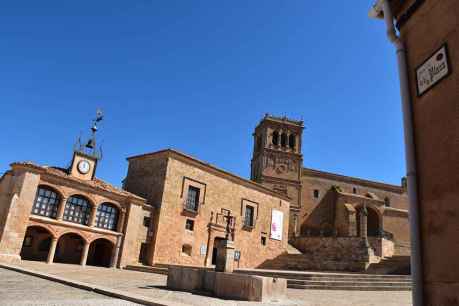 Morón de Almazán, todo un conjunto monumental en su plaza Mayor