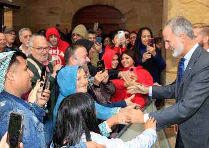 El rey Felipe VI saluda a Soria