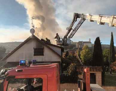 Los bomberos de Soria extinguen incendio en vivienda de Garray